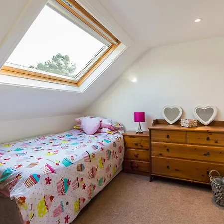 Family House Located Within A Short Stroll Of Waterville