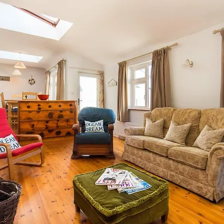 Family House Located Within A Short Stroll Of Waterville
