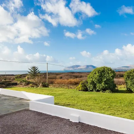 Family House Located Within A Short Stroll Of Holiday home