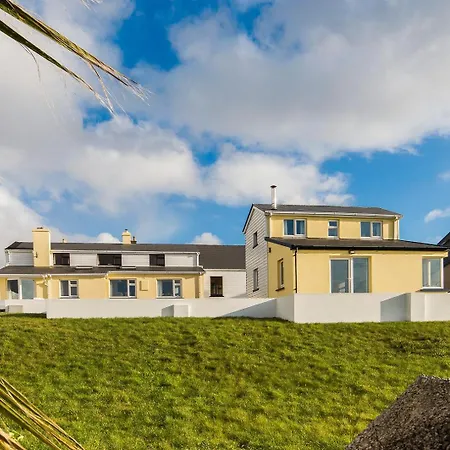 Family House Located Within A Short Stroll Of