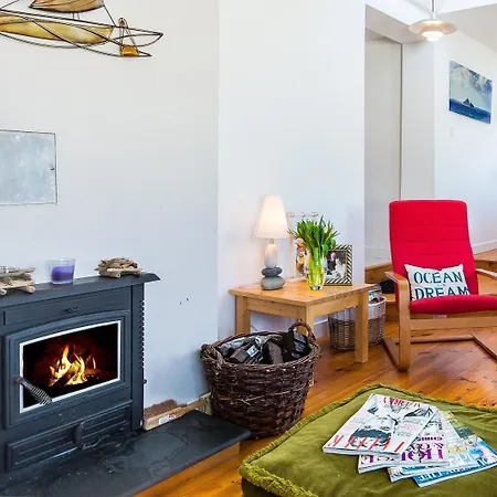 Family House Located Within A Short Stroll Of