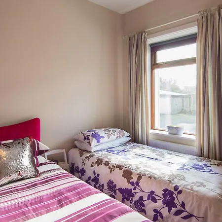 Family House Located Within A Short Stroll Of Holiday home