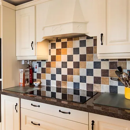 Family House Located Within A Short Stroll Of Holiday home *