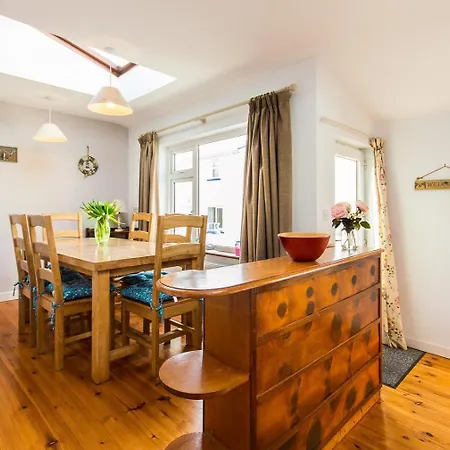 Family House Located Within A Short Stroll Of Waterville