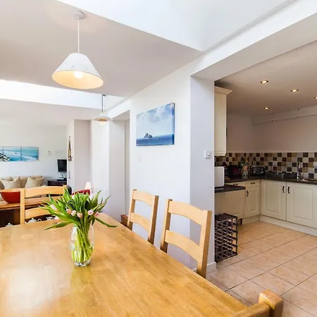 Family House Located Within A Short Stroll Of * Waterville