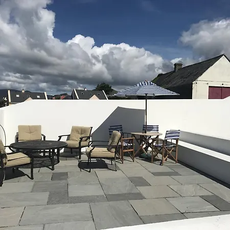 Family House Located Within A Short Stroll Of Holiday home