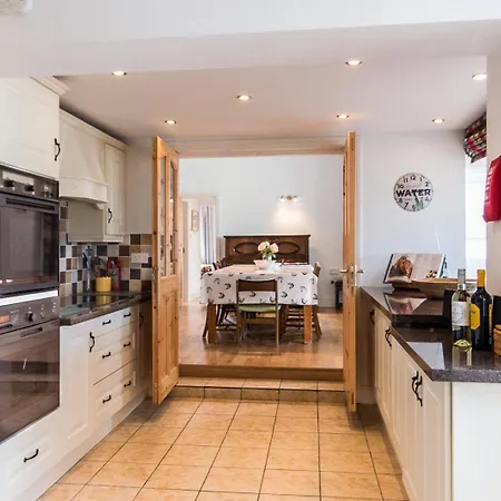 Family House Located Within A Short Stroll Of Waterville